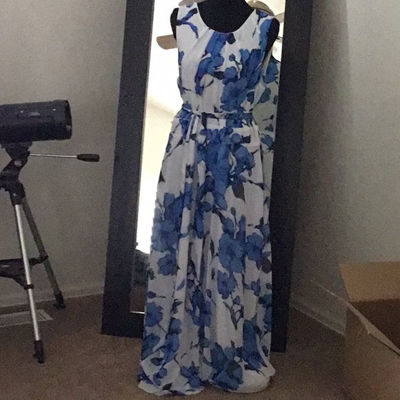 The Look Dresses & Skirts - The Look Floral maxi dress